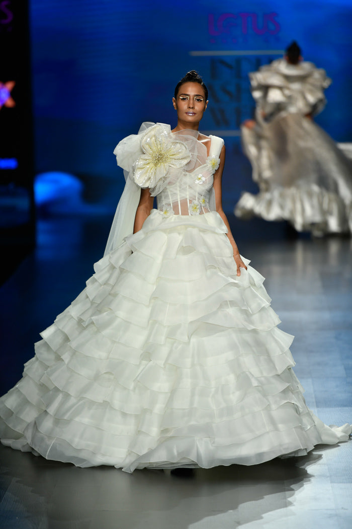Corseted x-drape layered gown with shoulder bow and big sequin flower Gauri and Nainika Corseted x-drape layered gown with shoulder bow and big sequin flower Gauri and Nainika