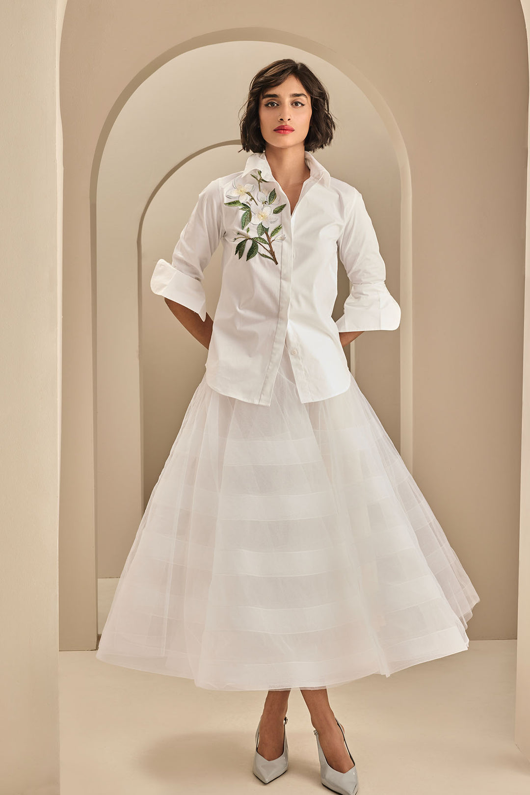 FITTED EMBROIDERED SHIRT