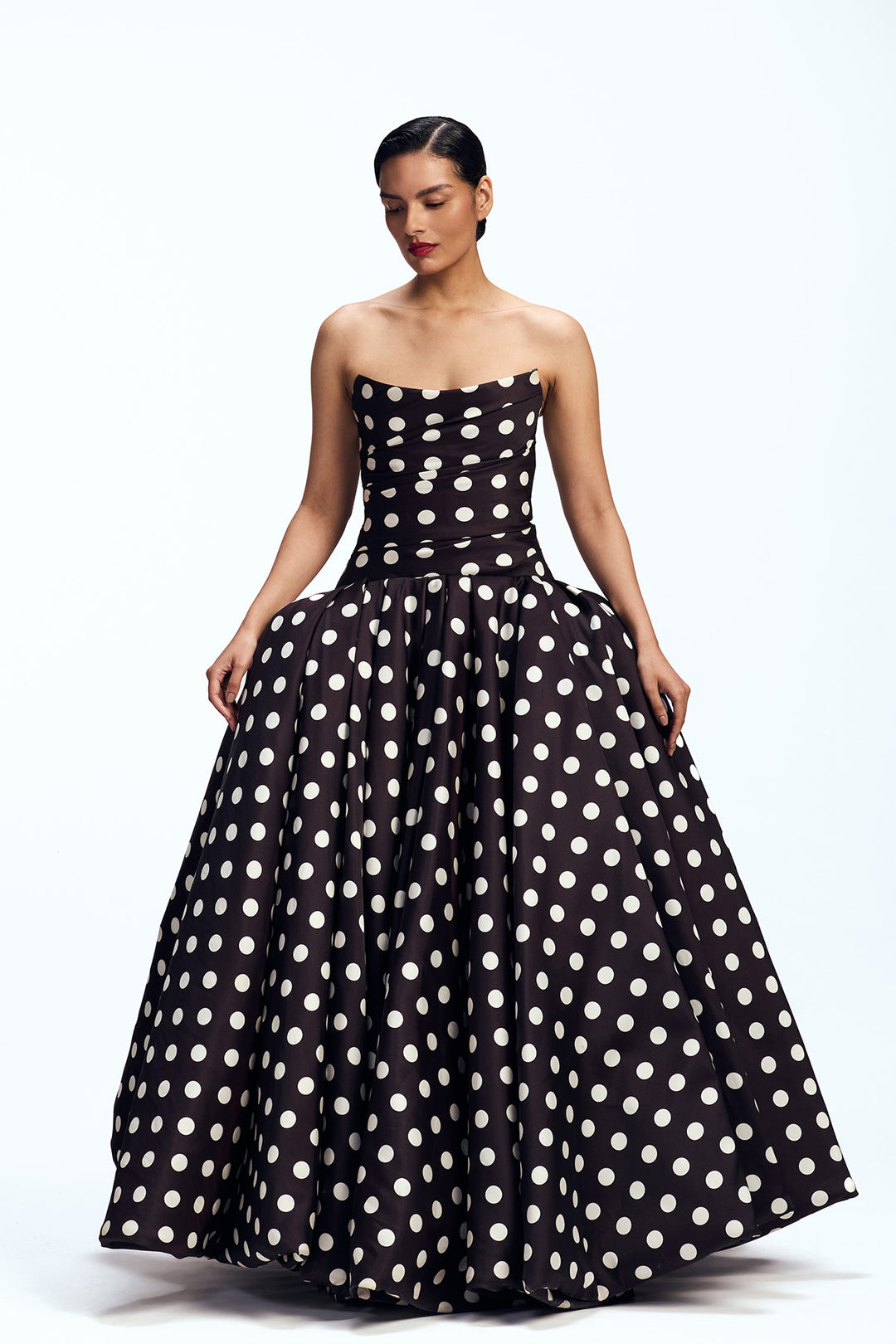 STRAPLESS GOWN WITH BALLOON HEM