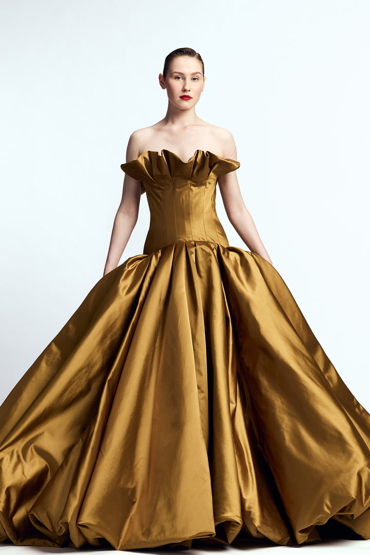 STRAPLESS BALLOON GOWN WITH RUFFLED NECK