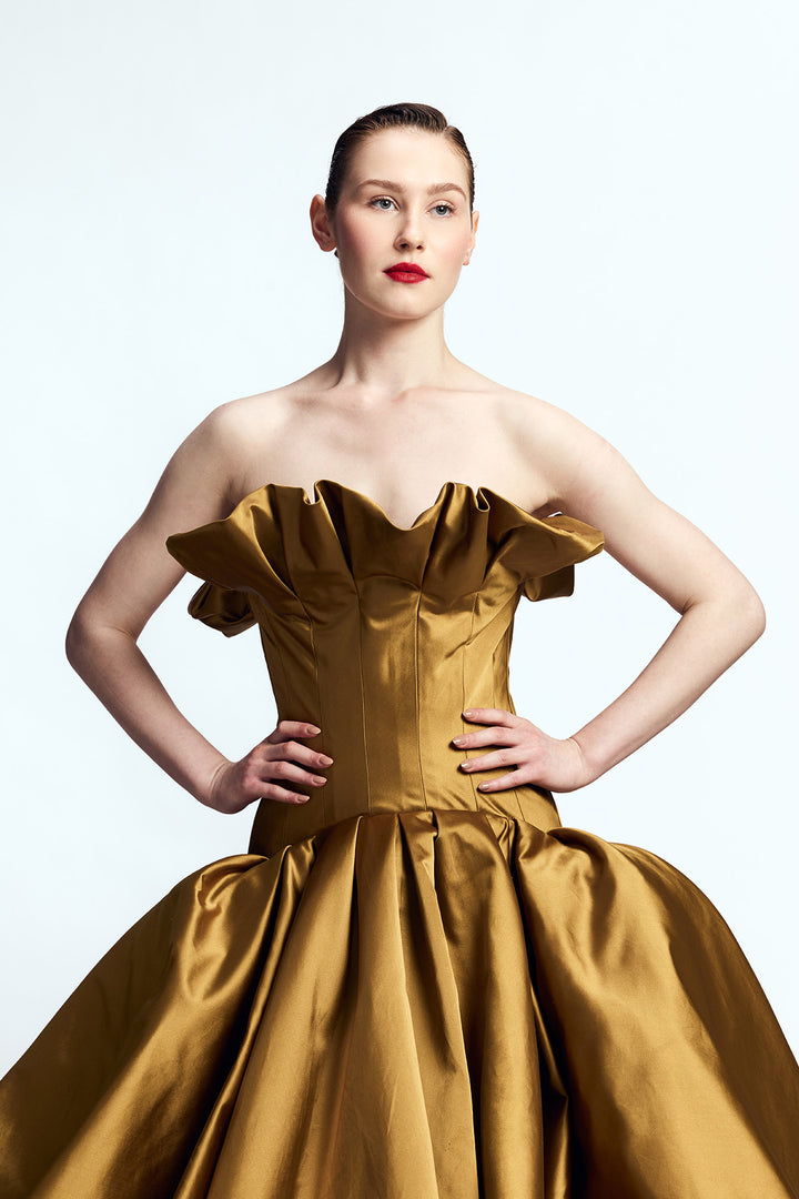 STRAPLESS BALLOON GOWN WITH RUFFLED NECK